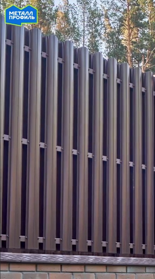 Штакетник Эллипс О двухсторонний, установленный в шахматном порядке с двух сторон Штакетник Эллипс О двухсторонний, установленный в шахматном порядке с двух сторон лаги